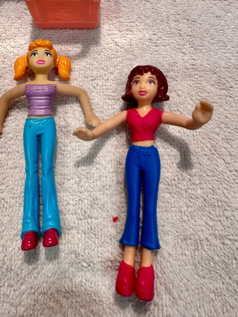Vintage 7- Assorted Polly Pocket  dolls with case